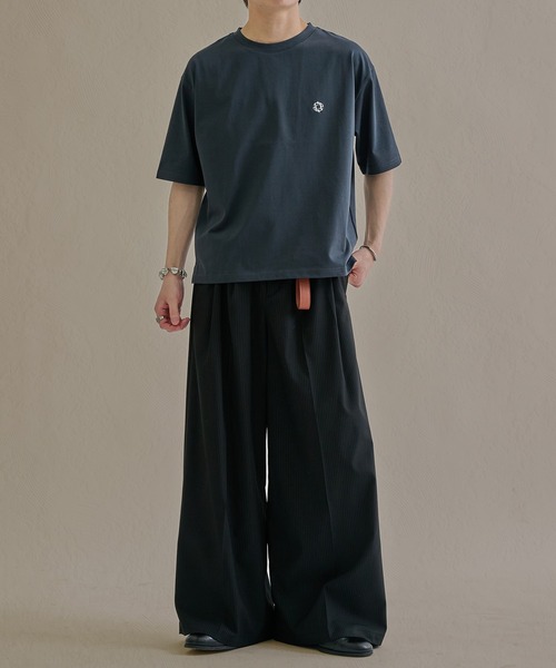epnok(エプノック)の「ファンクショナルワンポイントロゴルーズ半袖Tee(Tシャツ/カットソー・メンズ・ブラック/チャコールグレー/ブラウン/ネイビー/オフホワイト/アッシュグレー・SMALL/LARGE/MEDIUM)」の22枚目の写真