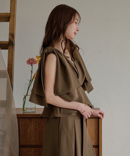 mideal(マイディール)の「2way ribbon asymmetry tops / 2wayリボンアシンメトリートップス(その他トップス・レディース・ベージュ/ブラウン・FREE)」の3枚目の写真