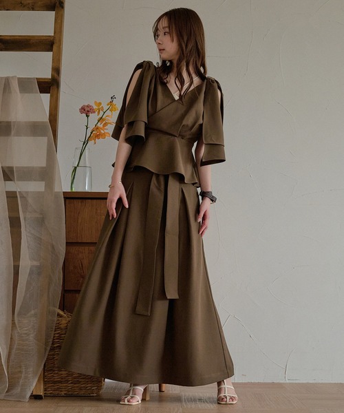 mideal(マイディール)の「2way ribbon asymmetry tops / 2wayリボンアシンメトリートップス(その他トップス・レディース・ベージュ/ブラウン・FREE)」の6枚目の写真