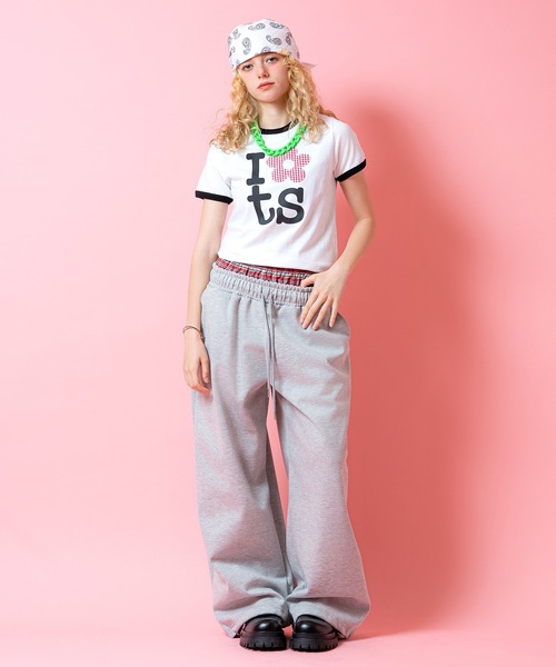a.p.o.v.(エーピーオービー)の「a.p.o.v. クロップド丈ギンガムチェック柄フラワーワッペンY2KプリントリンガーTシャツ(レディース)(Tシャツ/カットソー・レディース・ブラック/グレー/ホワイト・ONESIZE)」の7枚目の写真