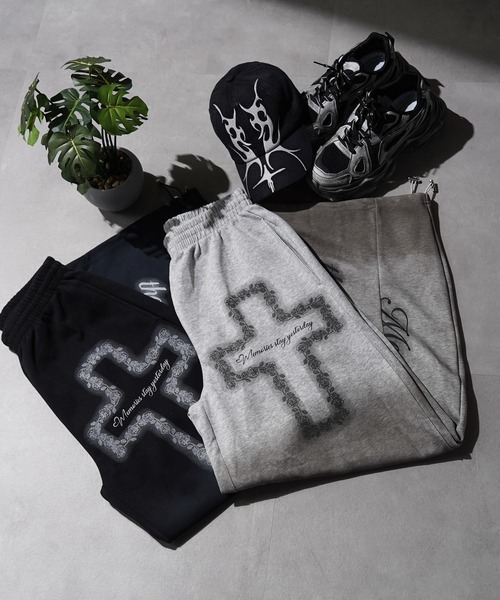 1111clothing(ワンフォークロージング)の「スプレー加工 ワイドスウェットパンツ / Spray-Printed Wide Sweatpants(スウェットパンツ・メンズ・ブラック/グレー・M/S)」の3枚目の写真