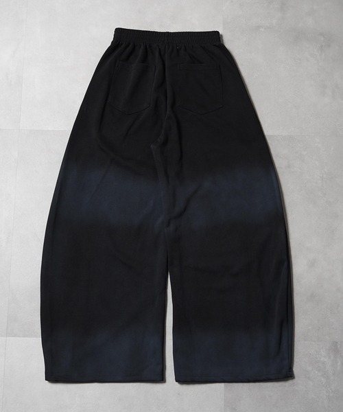 1111clothing(ワンフォークロージング)の「スプレー加工 ワイドスウェットパンツ / Spray-Printed Wide Sweatpants(スウェットパンツ・メンズ・ブラック/グレー・M/S)」の5枚目の写真