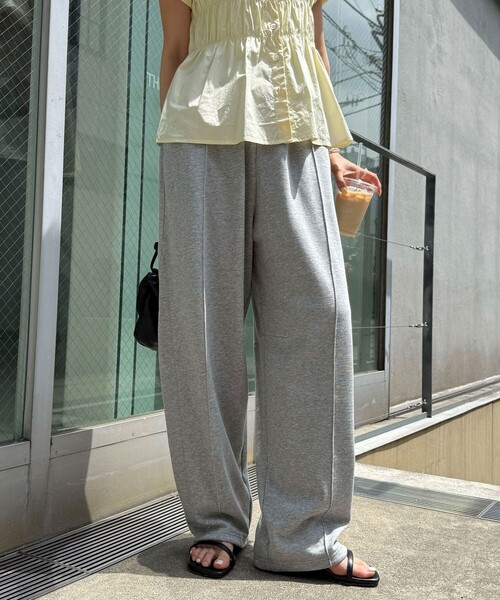 fredy emue(フレディエミュ)の「接触冷感カーブスウェットパンツ(その他パンツ・レディース・チャコールグレー/グレー・38)」の2枚目の写真