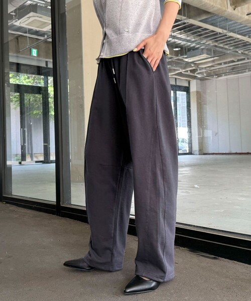 fredy emue(フレディエミュ)の「接触冷感カーブスウェットパンツ(その他パンツ・レディース・チャコールグレー/グレー・38)」の17枚目の写真