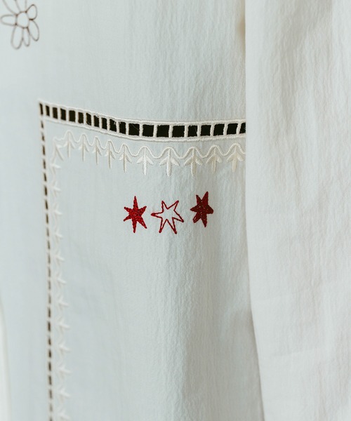 Knuth Marf（クヌースマーフ）の「【Knuth Marf】embroidered shirt（シャツ/ブラウス・レディース・アイボリー/マルチ/ブラック・FREE）」の18枚目の写真