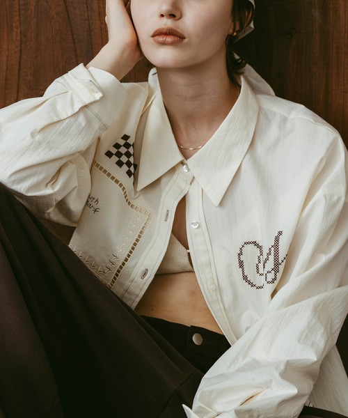 Knuth Marf（クヌースマーフ）の「【Knuth Marf】embroidered shirt（シャツ/ブラウス・レディース・アイボリー/マルチ/ブラック・FREE）」の10枚目の写真