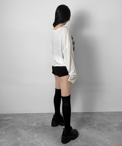 FOLLOWIN(フォロウィン)の「【2COLOR】シアーレタリングルーズロングTシャツ(Tシャツ/カットソー・レディース・ホワイト/ブラック・FREE)」の4枚目の写真