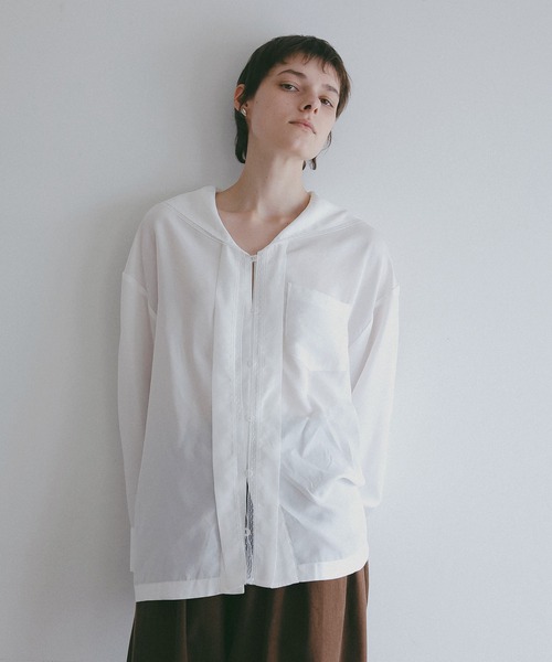 MANOF(マノフ)の「SAILOR COLLAR LOOSE SHIRT(シャツ/ブラウス・レディース・ブラック/ホワイト・F)」の4枚目の写真