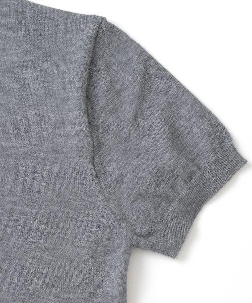 KNITTED（ニッティド）の「(W) ベーシックエッセンシャルウォッシャブルラウンド半袖ニット グレー（ニット/セーター・レディース・その他・FREE）」の4枚目の写真