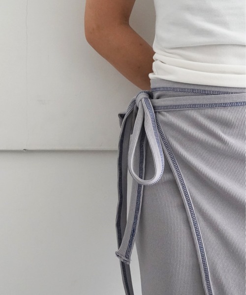 BASERANGE(ベースレンジ)の「Baserange Garble wrap skirt(スカート・レディース・グレー・X-SMALL)」の4枚目の写真