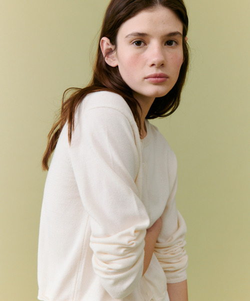 THE LILLE(ザ リル)の「Crop button cardigan_ivory(ニット/セーター・レディース・その他・FREE)」の5枚目の写真