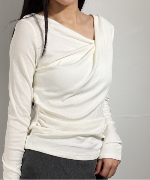marcydorn(マーシードルン)の「ドレープデザイン スリムトップス フィットシルエットカットソー(Tシャツ/カットソー・レディース・ブラック/ライトブルー/ホワイト/ベージュ/ピンク・L/M/S)」の2枚目の写真