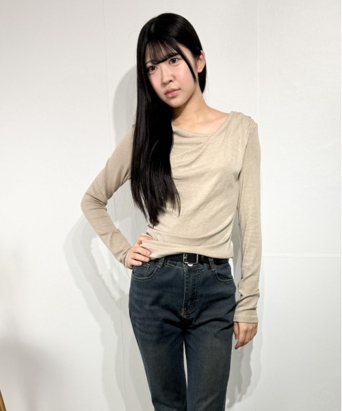 marcydorn(マーシードルン)の「ドレープデザイン スリムトップス フィットシルエットカットソー(Tシャツ/カットソー・レディース・ブラック/ライトブルー/ホワイト/ベージュ/ピンク・L/M/S)」の11枚目の写真