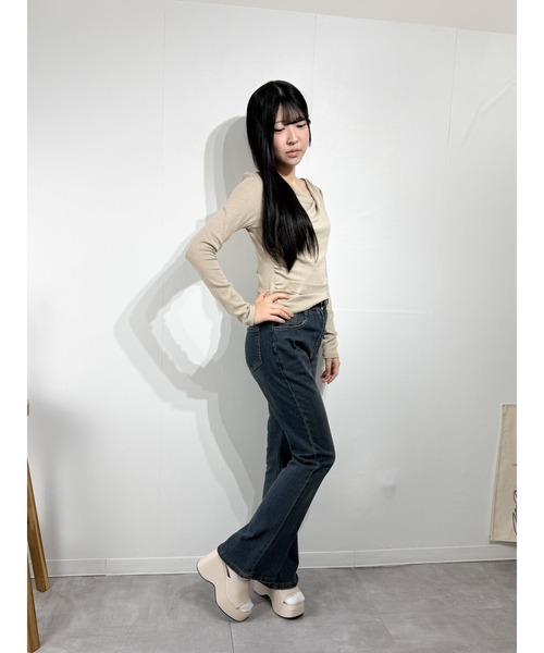marcydorn(マーシードルン)の「ドレープデザイン スリムトップス フィットシルエットカットソー(Tシャツ/カットソー・レディース・ブラック/ライトブルー/ホワイト/ベージュ/ピンク・L/M/S)」の12枚目の写真