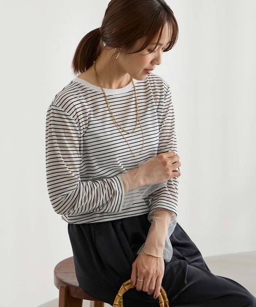 Aunely(オーネリー)の「【Aunely】さらっとエアリーチュールスリーブシアープルオーバー〈YOSOOIシリーズ〉(Tシャツ/カットソー・レディース・グレイッシュブルー/グレー系/イエロー/ホワイト系/オフホワイト/ホワイト系2/ブラック・M/L)」の2枚目の写真