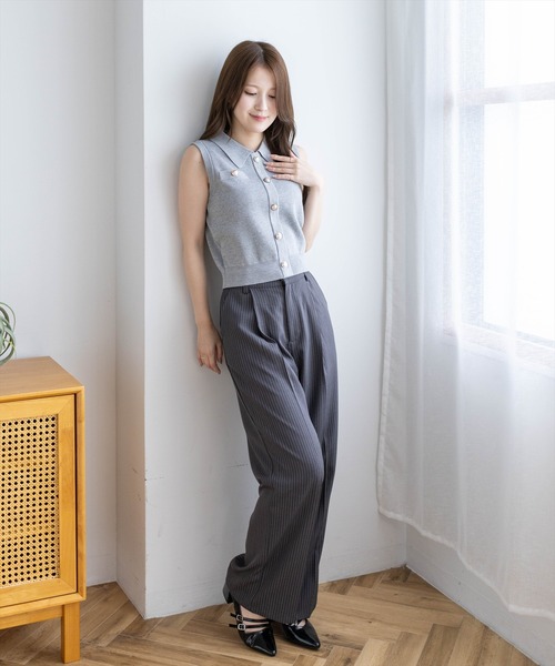 CLEAR BASIC（クリアベーシック）の「ゴールドボタンノースリーブニットトップス［骨格ウェーブ／きれいめ／上品／フェミニン／大人カジュアル］（ニット/セーター・レディース・ブラウン/ボルドー/グレー/ピンク/グレー系その他・F）」の12枚目の写真