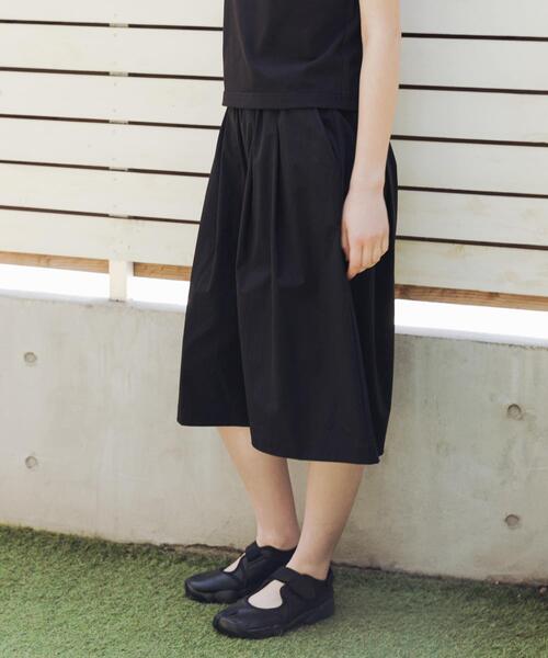 THOUSAND MILE(サウザンドマイル)の「『撥水/吸水速乾/UVカット』『別注』THOUSAND MILE×URBAN RESEARCH MID LENGTH TUCK PANTS(その他パンツ・レディース・ブラック・FREE)」の2枚目の写真