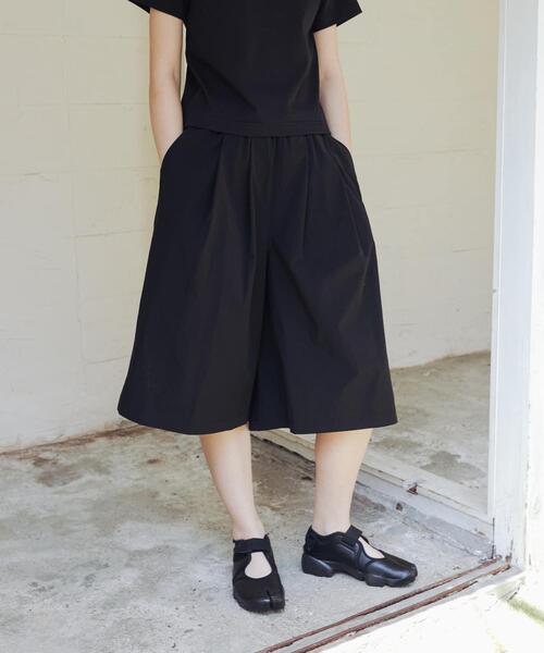 THOUSAND MILE(サウザンドマイル)の「『撥水/吸水速乾/UVカット』『別注』THOUSAND MILE×URBAN RESEARCH MID LENGTH TUCK PANTS(その他パンツ・レディース・ブラック・FREE)」の5枚目の写真