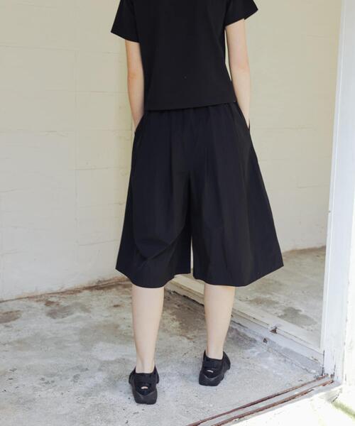 THOUSAND MILE(サウザンドマイル)の「『撥水/吸水速乾/UVカット』『別注』THOUSAND MILE×URBAN RESEARCH MID LENGTH TUCK PANTS(その他パンツ・レディース・ブラック・FREE)」の6枚目の写真