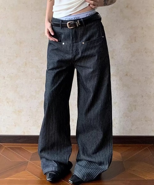 AVYL（アヴィル）の「【美脚シルエット】ストライプルーズワイドバギーデニムパンツ（その他パンツ・レディース・ブラック・L/S/M）」の12枚目の写真