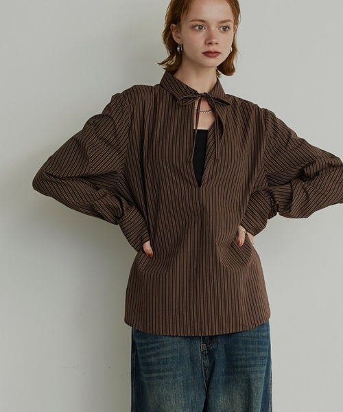 uchi.(ウチ)の「ストライプ柄フロントスリットシャツブラウス(シャツ/ブラウス・レディース・サックスブルー/ブラウン/ベージュ・FREE)」の2枚目の写真