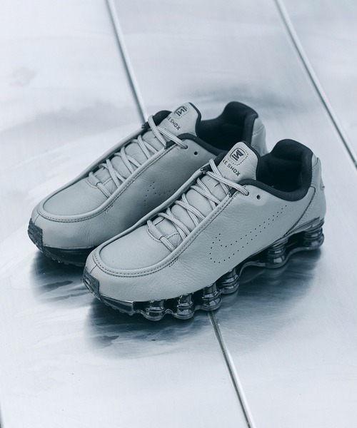 NIKE(ナイキ)の「SHOX TL SE IR2097-002(スニーカー・メンズ・グレー・27.0cm/26.5cm/26.0cm/25.5cm/25.0cm/24.5cm/30.0cm/29.0cm/28.5cm/28.0cm/27.5cm)」の8枚目の写真