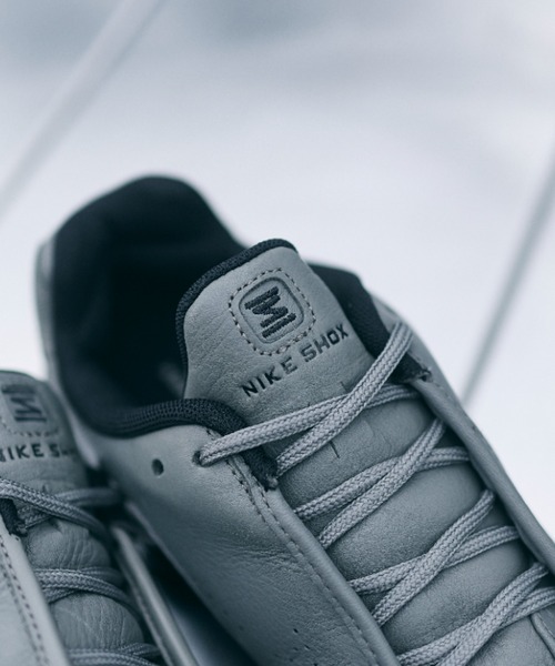 NIKE(ナイキ)の「SHOX TL SE IR2097-002(スニーカー・メンズ・グレー・27.0cm/26.5cm/26.0cm/25.5cm/25.0cm/24.5cm/30.0cm/29.0cm/28.5cm/28.0cm/27.5cm)」の4枚目の写真