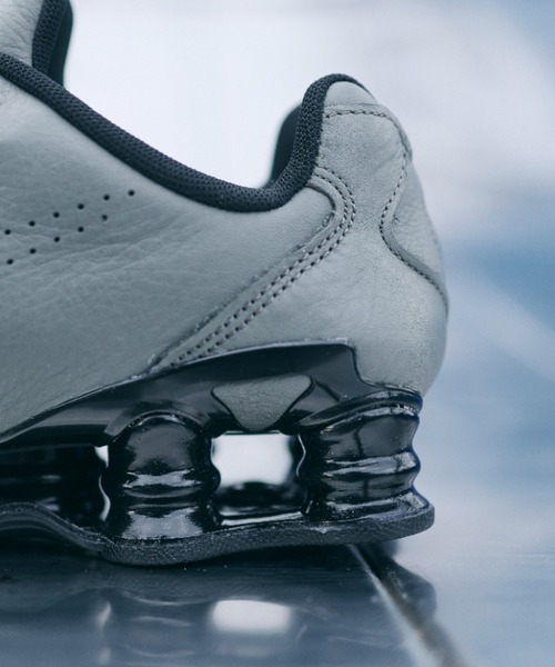NIKE(ナイキ)の「SHOX TL SE IR2097-002(スニーカー・メンズ・グレー・27.0cm/26.5cm/26.0cm/25.5cm/25.0cm/24.5cm/30.0cm/29.0cm/28.5cm/28.0cm/27.5cm)」の5枚目の写真