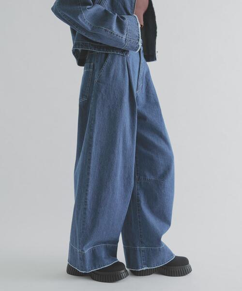 THE GOODLAND MARKET(ザグッドランドマーケット)の「cwtch ORGANIC DENIM WIDEPANTS V(デニムパンツ・レディース・ライトインディゴブルー・2/1)」の2枚目の写真