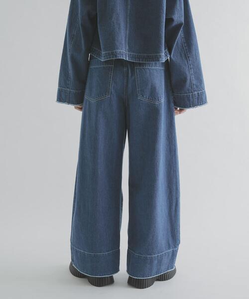 THE GOODLAND MARKET(ザグッドランドマーケット)の「cwtch ORGANIC DENIM WIDEPANTS V(デニムパンツ・レディース・ライトインディゴブルー・2/1)」の3枚目の写真