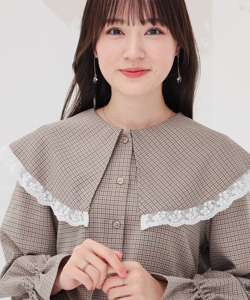 Honeys(ハニーズ)の「ビッグ衿ブラウス(シャツ/ブラウス・レディース・ブラウン系1/グレー系1/ホワイト・L/LL/M/S)」の5枚目の写真