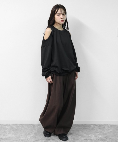 THE CELL.（ザセルドット）の「WEB限定商品 マルチWAY　タンクオフショルトップス　MULTI-WAY TANK OFF-SHOULDER TOPS（Tシャツ/カットソー・レディース・ブラック/グレー・FREE）」の5枚目の写真
