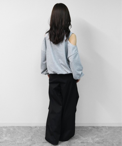 THE CELL.（ザセルドット）の「WEB限定商品 マルチWAY　タンクオフショルトップス　MULTI-WAY TANK OFF-SHOULDER TOPS（Tシャツ/カットソー・レディース・ブラック/グレー・FREE）」の17枚目の写真
