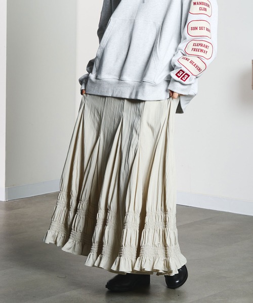 ROSE BUD(ローズバッド)の「LONG SHIRRED SKIRT(スカート・レディース・オフホワイト/チャコール・ONE SIZE)」の3枚目の写真