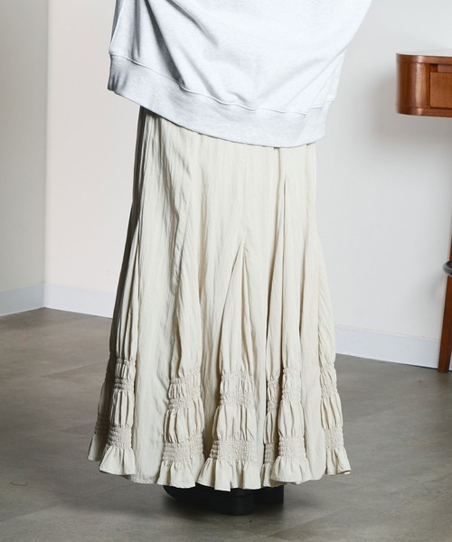 ROSE BUD(ローズバッド)の「LONG SHIRRED SKIRT(スカート・レディース・オフホワイト/チャコール・ONE SIZE)」の5枚目の写真