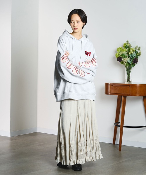 ROSE BUD(ローズバッド)の「LONG SHIRRED SKIRT(スカート・レディース・オフホワイト/チャコール・ONE SIZE)」の6枚目の写真