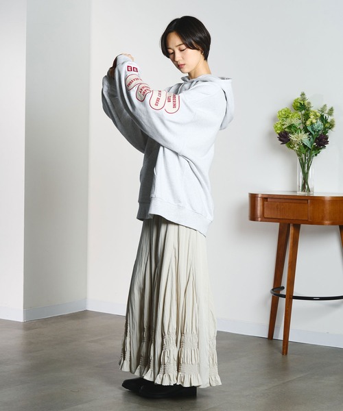 ROSE BUD(ローズバッド)の「LONG SHIRRED SKIRT(スカート・レディース・オフホワイト/チャコール・ONE SIZE)」の7枚目の写真