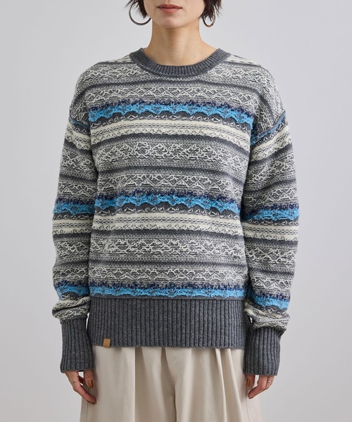 SALON adam et rope'(サロン アダム エ ロペ)の「ベルベルモチーフリバーシブルジャカードプルオーバー(ニット/セーター・レディース・ベージュ/グレー・FREE)」の3枚目の写真