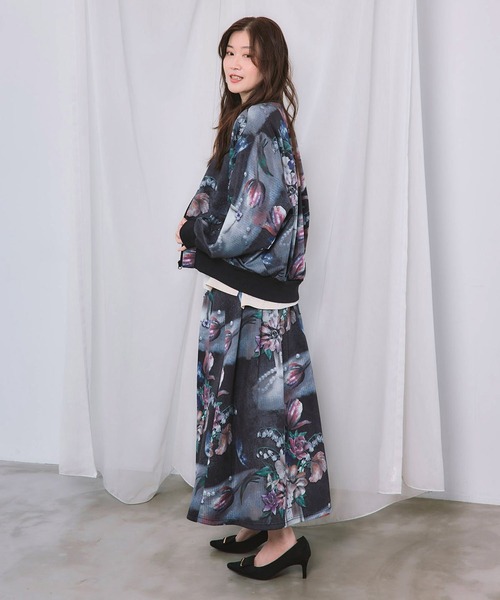 ScoLar(スカラー)の「ScoLar(スカラー) ボタニカル柄 ジャージ風ブルゾン(ブルゾン・レディース・ベージュ/ブラック・MEDIUM)」の4枚目の写真