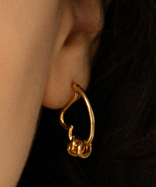 LAPUIS(ラピュイ)の「LAPUIS(ラピュイ)Rough heart pierced earrings(ピアス(両耳用)・レディース・ゴールド/マルチ・FREE)」の1枚目の写真