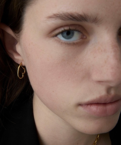 LAPUIS(ラピュイ)の「LAPUIS(ラピュイ)Rough heart pierced earrings(ピアス(両耳用)・レディース・ゴールド/マルチ・FREE)」の4枚目の写真