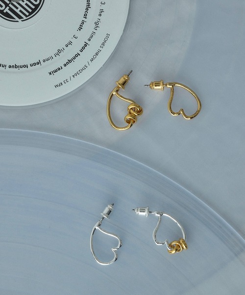 LAPUIS(ラピュイ)の「LAPUIS(ラピュイ)Rough heart pierced earrings(ピアス(両耳用)・レディース・ゴールド/マルチ・FREE)」の3枚目の写真