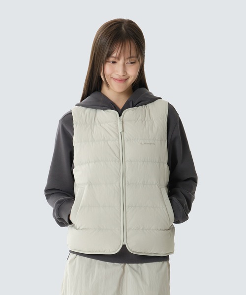Snow Peak(スノーピーク)の「Snow Peak / LAND WOMEN'S LIGHT DOWN VEST ランドライトダウンベスト ウィメンズ 海外限定(ベスト・レディース・ブラウン/アイボリー/ブラック/ライトベージュ・S/M/L)」の4枚目の写真
