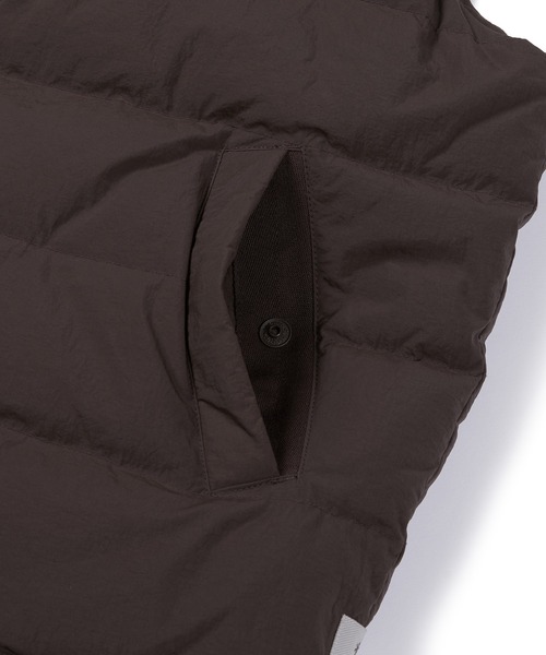 Snow Peak(スノーピーク)の「Snow Peak / LAND WOMEN'S LIGHT DOWN VEST ランドライトダウンベスト ウィメンズ 海外限定(ベスト・レディース・ブラウン/アイボリー/ブラック/ライトベージュ・S/M/L)」の21枚目の写真