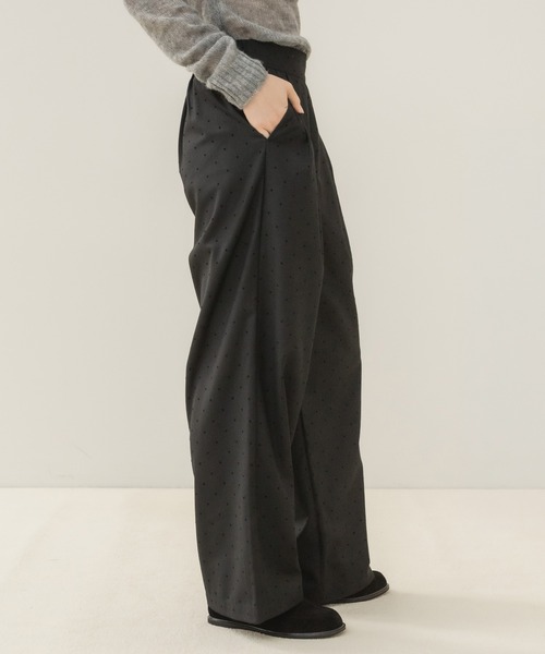 HEILIS(ヘイリス)の「ドット柄イージースラックス/イージースラックス スラックス ワイドパンツ ドットパンツ ドット柄パンツ 水玉 ロングパンツ イージーパンツ ワイドスラックス ストレートパンツ 韓国ファッション カジュアル レディライク オフィスカジュアル デイリー 秋服 冬服 グレー ブラック(スラックス・レディース・ブラック/グレー・FREE)」の13枚目の写真