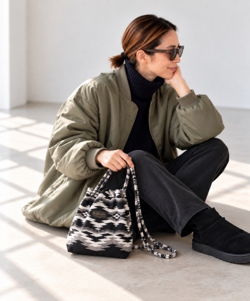 PENDLETON(ペンドルトン)の「【 PENDLETON / ペンドルトン 】GOBELINS BUCKET BAG / ゴブランバケットバッグ(ショルダーバッグ・レディース・ブラック/ブラウン・FREE)」の1枚目の写真