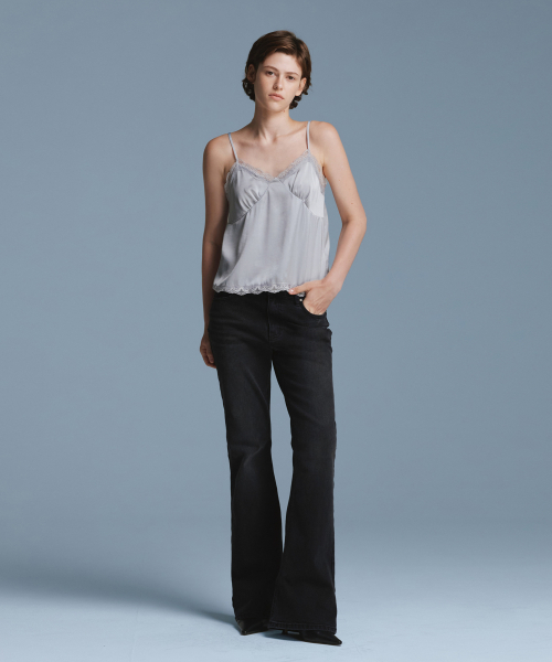 URAGO（ユラーゴ）の「Curved washing denim pants（デニムパンツ・レディース・ブラック・SMALL/MEDIUM/LARGE）」の2枚目の写真