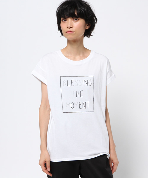 NATURAL BEAUTY BASIC（ナチュラルビューティーベーシック）の「ロゴプリントTシャツ（Tシャツ/カットソー・レディース・ネイビー/グレー/ホワイト・MEDIUM）」の2枚目の写真