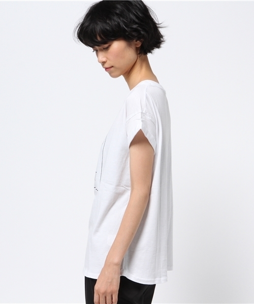 NATURAL BEAUTY BASIC（ナチュラルビューティーベーシック）の「ロゴプリントTシャツ（Tシャツ/カットソー・レディース・ネイビー/グレー/ホワイト・MEDIUM）」の5枚目の写真