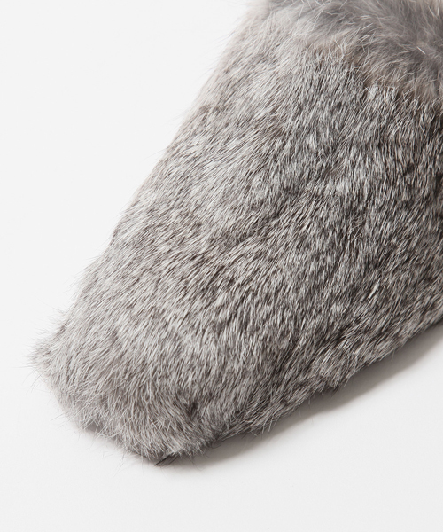 AMERICAN RAG CIE（アメリカンラグシー）の「AMERICAN RAG CIE　リアルラビットファーサボ【WEB限定】（サンダル・レディース・グレー/ブラック・37/38/36）」の5枚目の写真